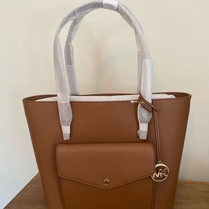 Michael Kors Jet Set Large Pocket Tote Bag